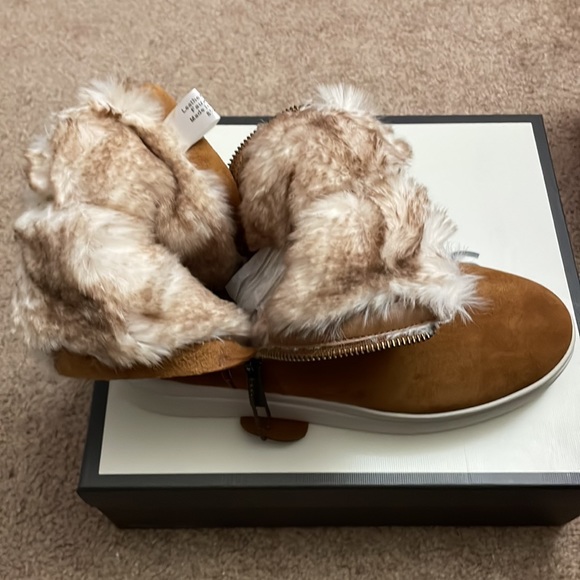 J/SLIDES TRISTAN SUEDE BOOT - Picture 4 of 6